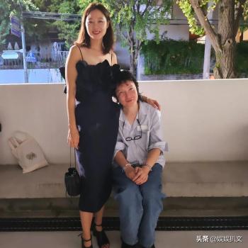 孔孝真戴上墨镜像小沈阳老婆沈春阳了，身高更显气质，模特穿搭  -图10